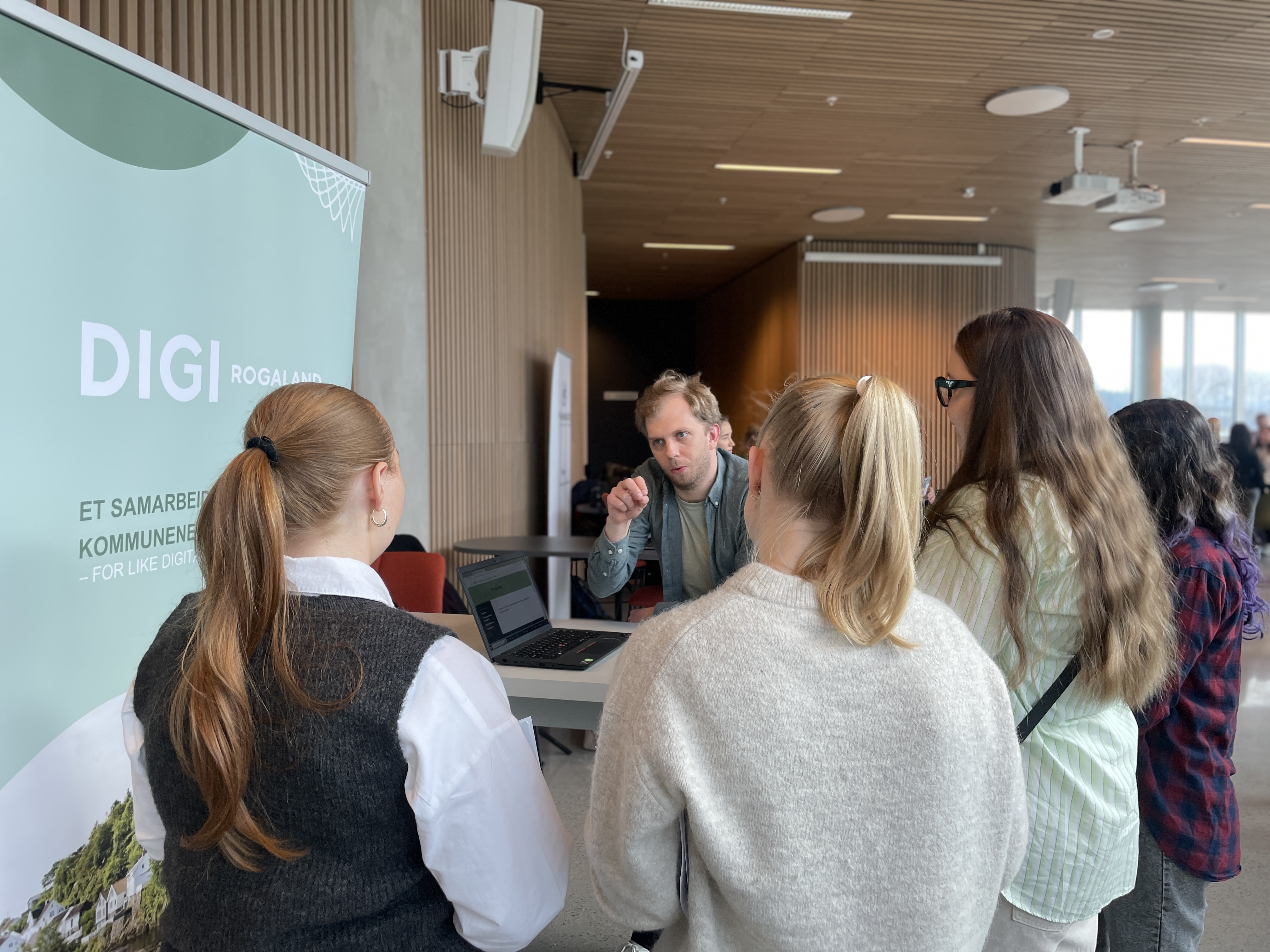 Studenter på arrangementet Lykketreff.