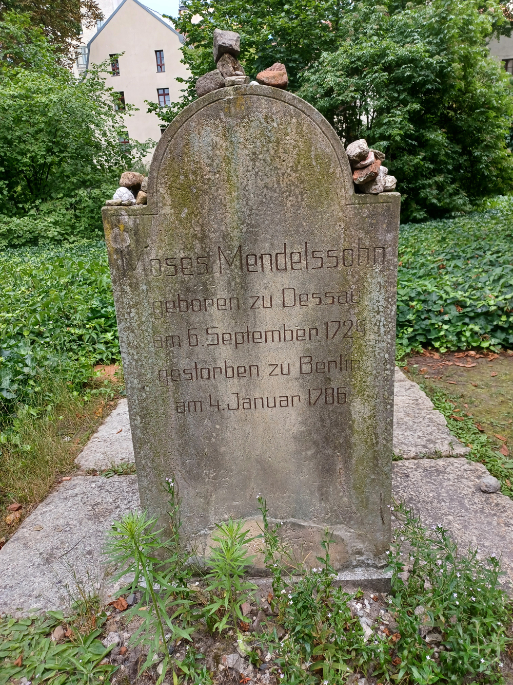 Gravsteinen til Moses Mendelssohn i den jødiske gravlunden, Oslo.