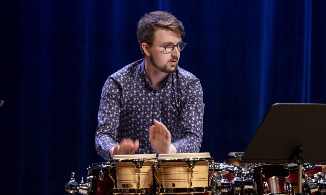 Slagverksstudent Dagfinn Theodor Ingebrigtsen Holte på avslutningsseremonien juni 2019. Foto : Mari Løvås.