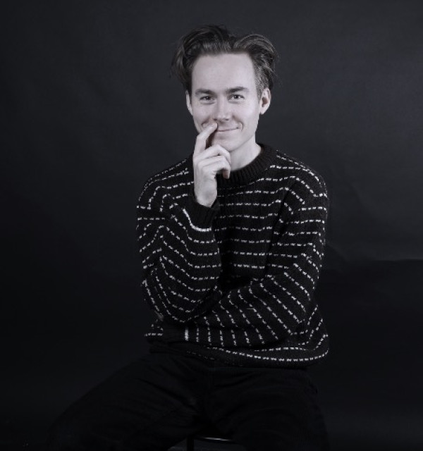 Olaf er skuespiller, og tok PPU med fordypning i teater